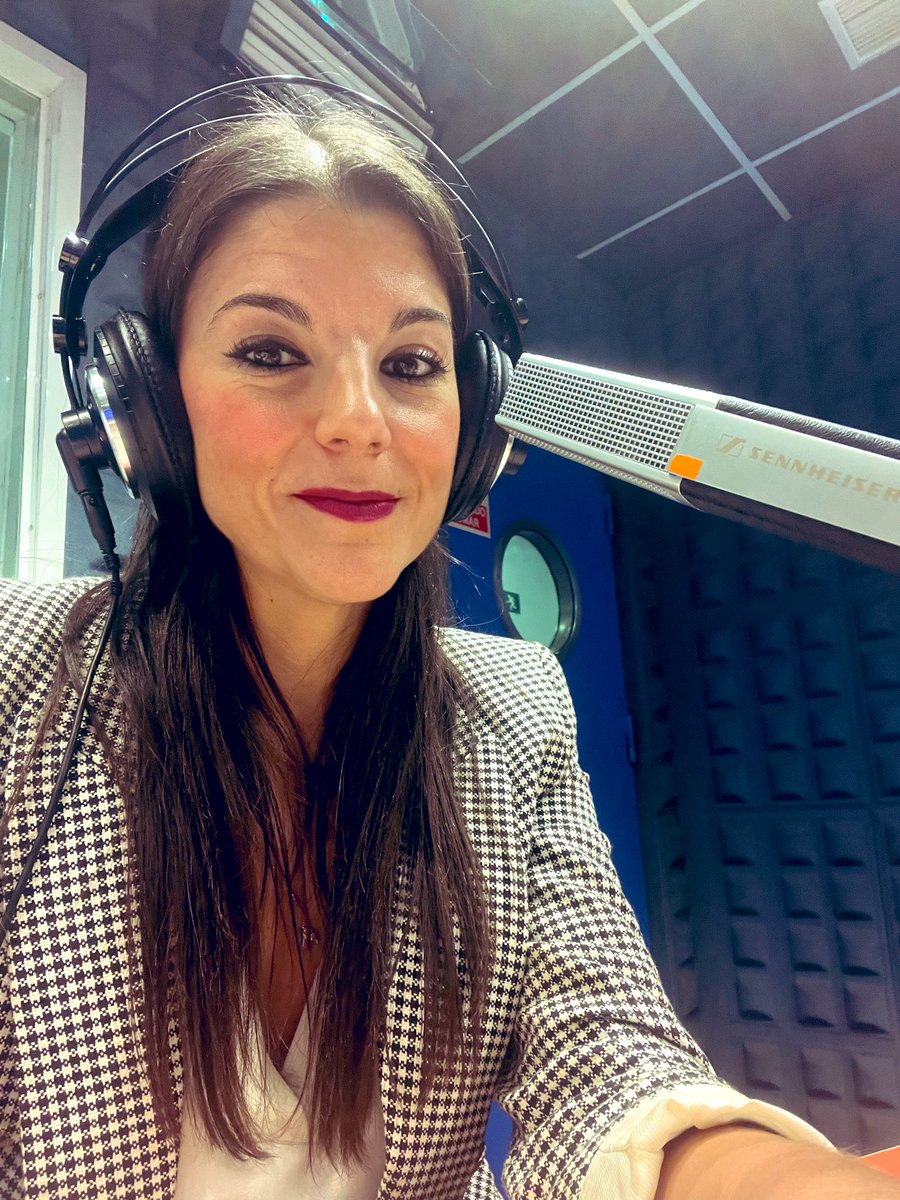 Día completo de radio: <a href="/alfilodeloreal/">AL FILO DE LO REAL</a> en #Radiobetis <a href="/RealBetis/">Real Betis Balompié 🌴💚</a> #especialhalloween y en <a href="/CanalSurRadio/">Canal Sur Radio</a> en el programa de #evocacion de <a href="/elllamadorcsr/">elllamadorcsr</a> #saetaenoctubre