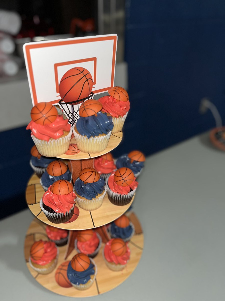 KHS_GBB's tweet image. Our youth league champions had a pizza party tonight! 🏀🍕 thank you Bruno’s for supplying the pizza!