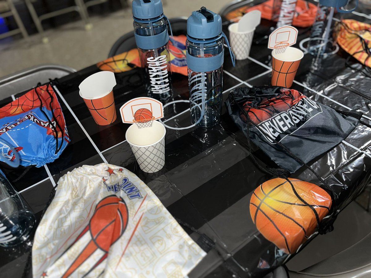 KHS_GBB's tweet image. Our youth league champions had a pizza party tonight! 🏀🍕 thank you Bruno’s for supplying the pizza!