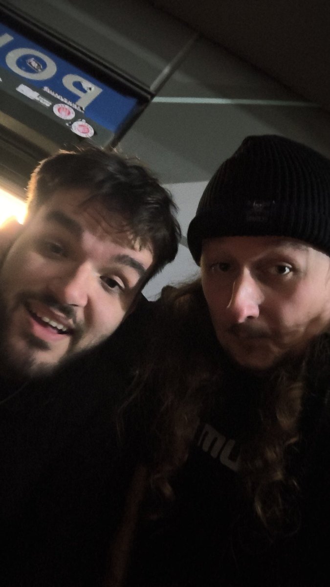 dari_spl's tweet image. Erster Stadionbesuch jemals, erstes Heimspiel jemals und wir gewinnen im bislang krassesten Match der Saison. Unvergesslich @vega_spl 🤎🤍❤️ #fcsp #dfbpokal