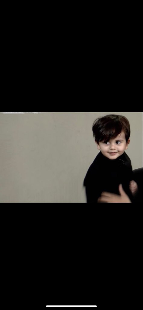 ياصغير لاتضيعني بنظرات البراءة 🥹🤍🤍.