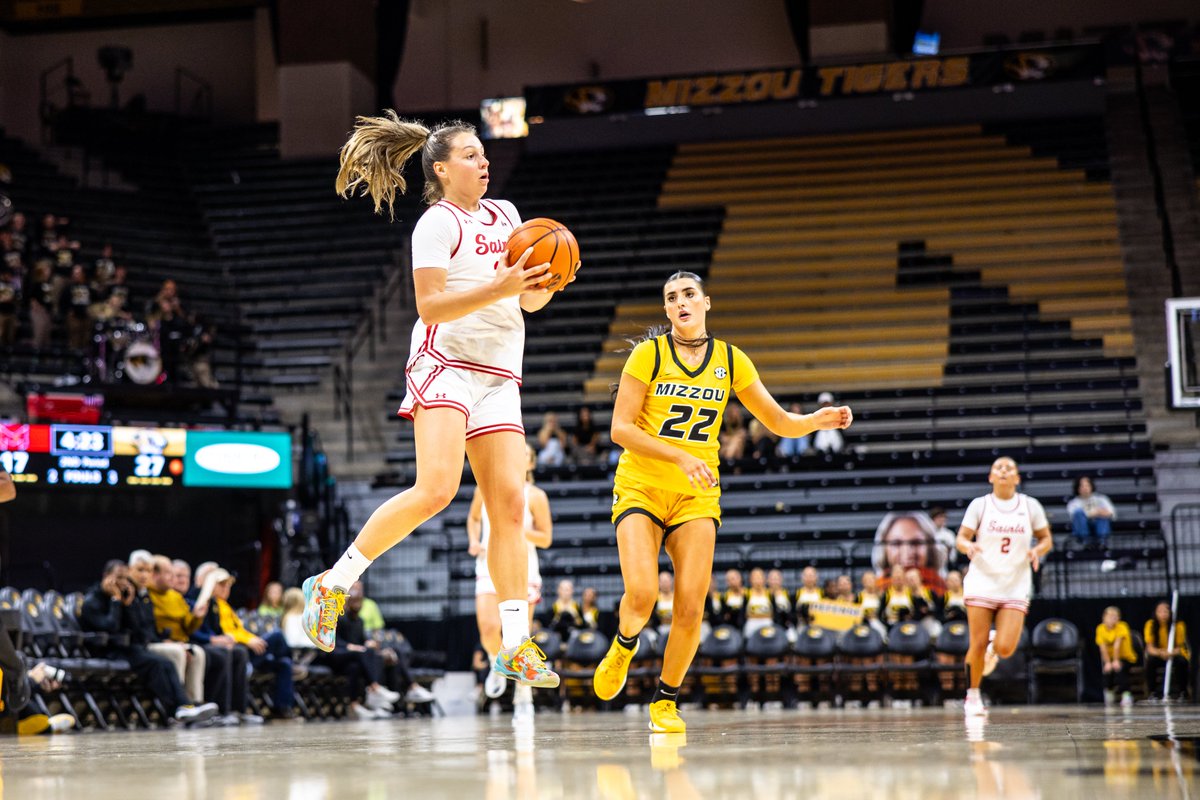 🏀 | <a href="/MaryvilleWBB/">Maryville Women's Basketball</a> trails Mizzou by 4⃣ at the break.

Second half on the way! ⏳

#BigRedM | #CreateYourLegacy