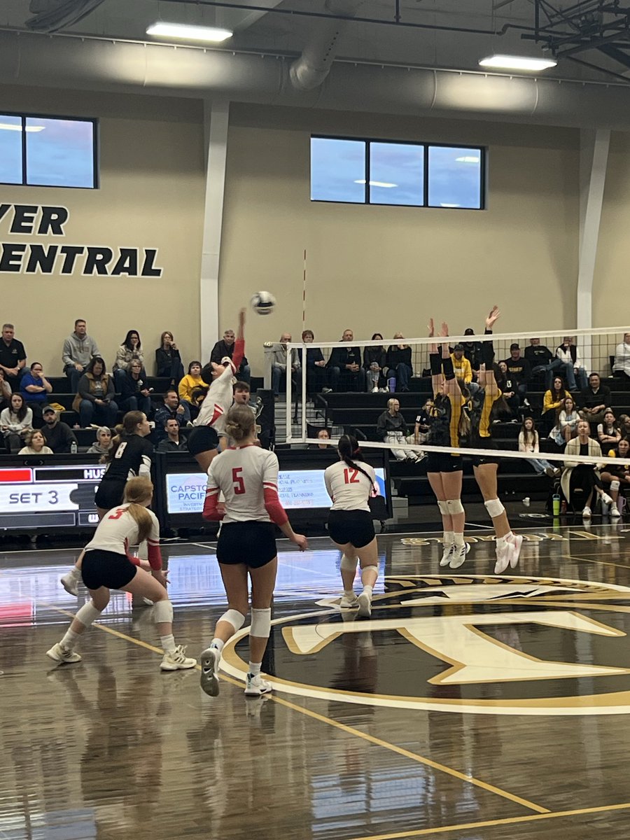 🏐 C2-3 Subdistrict 

🆚 Shelby-Rising City

Set 4: 25-21 Yutan

Match is tied 2-2! To the 5th!