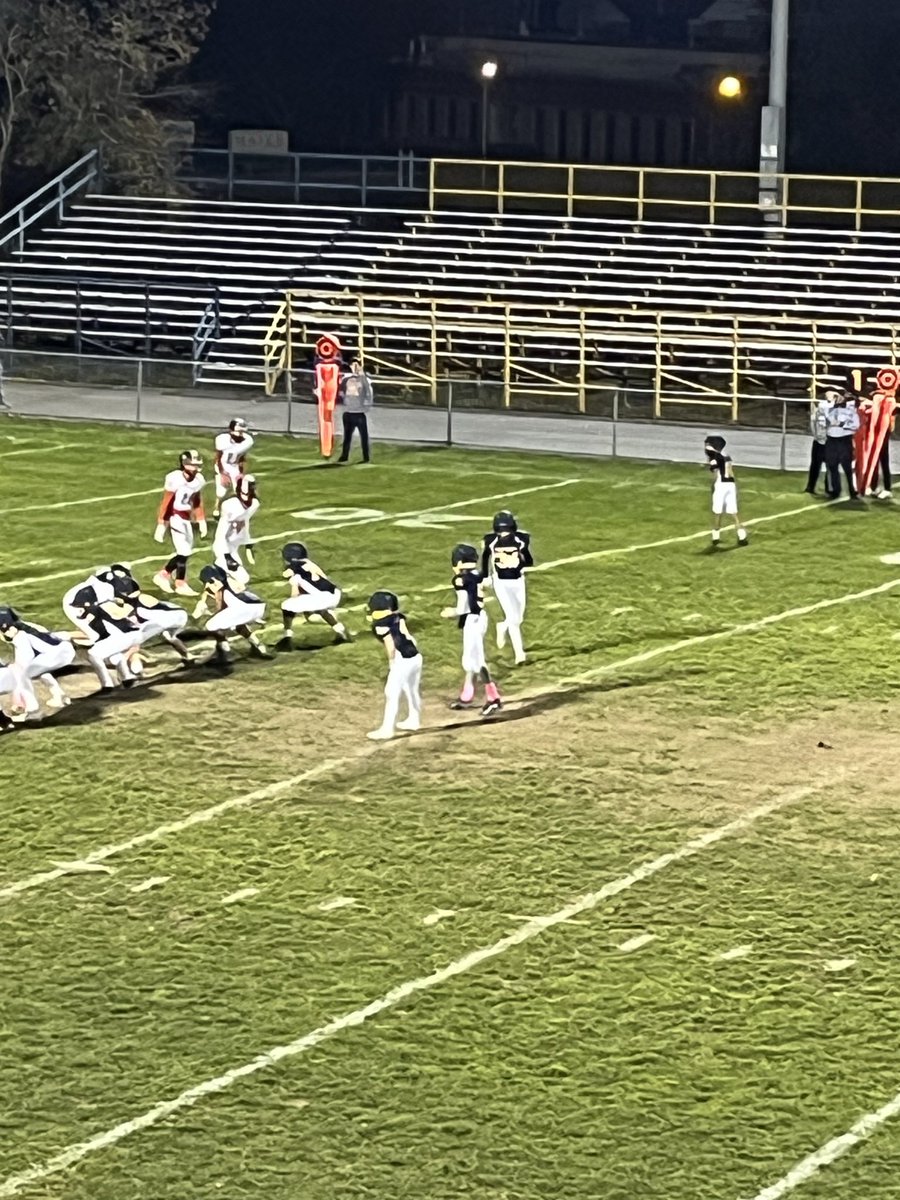 ofhsbluedevils's tweet photo. Congratulations to our Junior High Football team for finishing off an undefeated season today with their win over North Pocono! The future is bright WE ARE #OFPROUD ๐๐๐๐ https://t.co/jXoaVWTPiQ