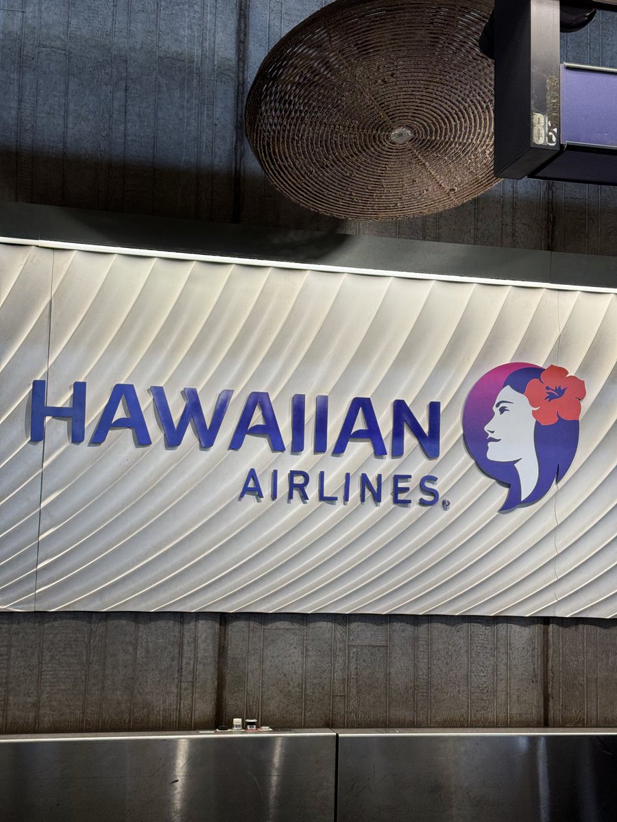 FlySoick's tweet image. 今日はハワイアン航空がコールサイン、ハワイアンで運航する最終日。

ぜひこの塗装は残して欲しい。ハワイアン諸島にこの機体がいないと寂しい😔