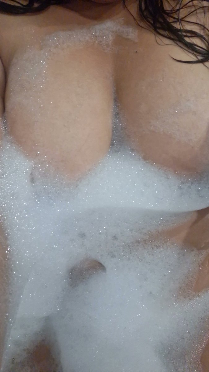 Jr25yn's tweet photo. Let's take a shower with me💦 https://t.co/jMZiFRdloQ
