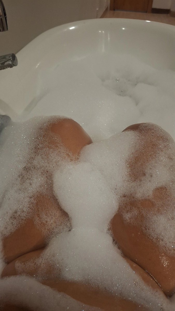 Jr25yn's tweet photo. Let's take a shower with me💦 https://t.co/jMZiFRdloQ
