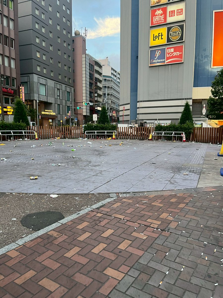 Rotary_waseda's tweet image. 朝のロータリーの様子1日目

#早稲田大学
#高田馬場
#ボランティア
#早稲田祭