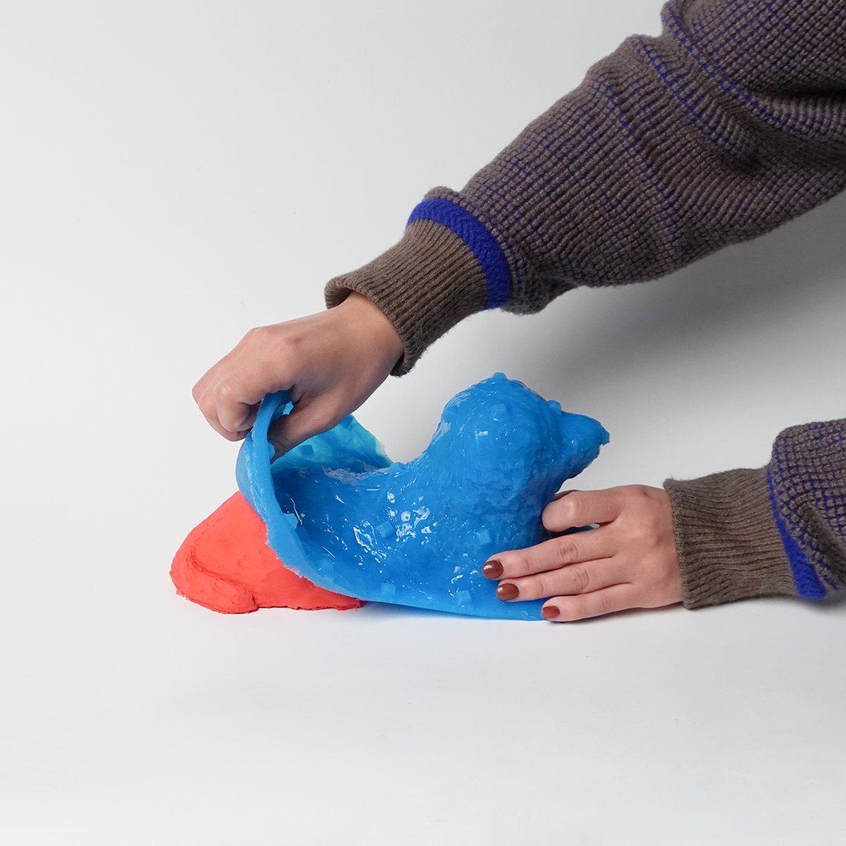 JesmonitJPDistr's tweet photo. 新発売のSOCK BLUE SILICONEは、裂けにくく靴下を脱がせるように脱型できます。垂れにくく、一気に厚塗りが可能。
割り型ではないので、パーティングライン無く仕上げられるのも魅力的です🐕

https://t.co/32kk0usGo1 https://t.co/dyPPcf5BlI