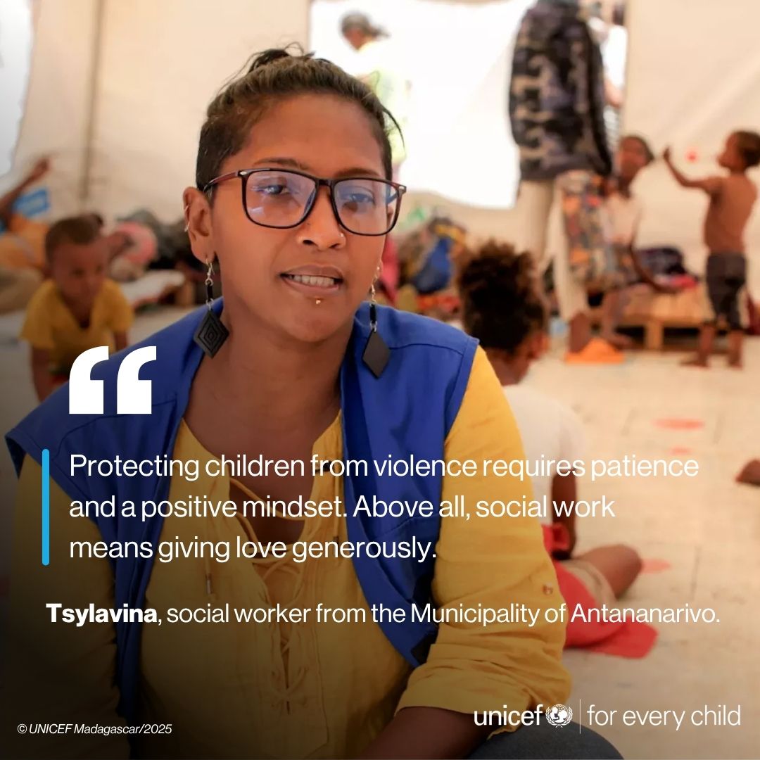 UNICEFMada's tweet image. Tsylavina believes every child deserves to grow up in a safe, caring environment.  Thank you to her 17 years of dedication as a social worker, and to everyone working to protect children in Madagascar! 💙
#ChildProtection #SocialWork #UNICEFMadagascar