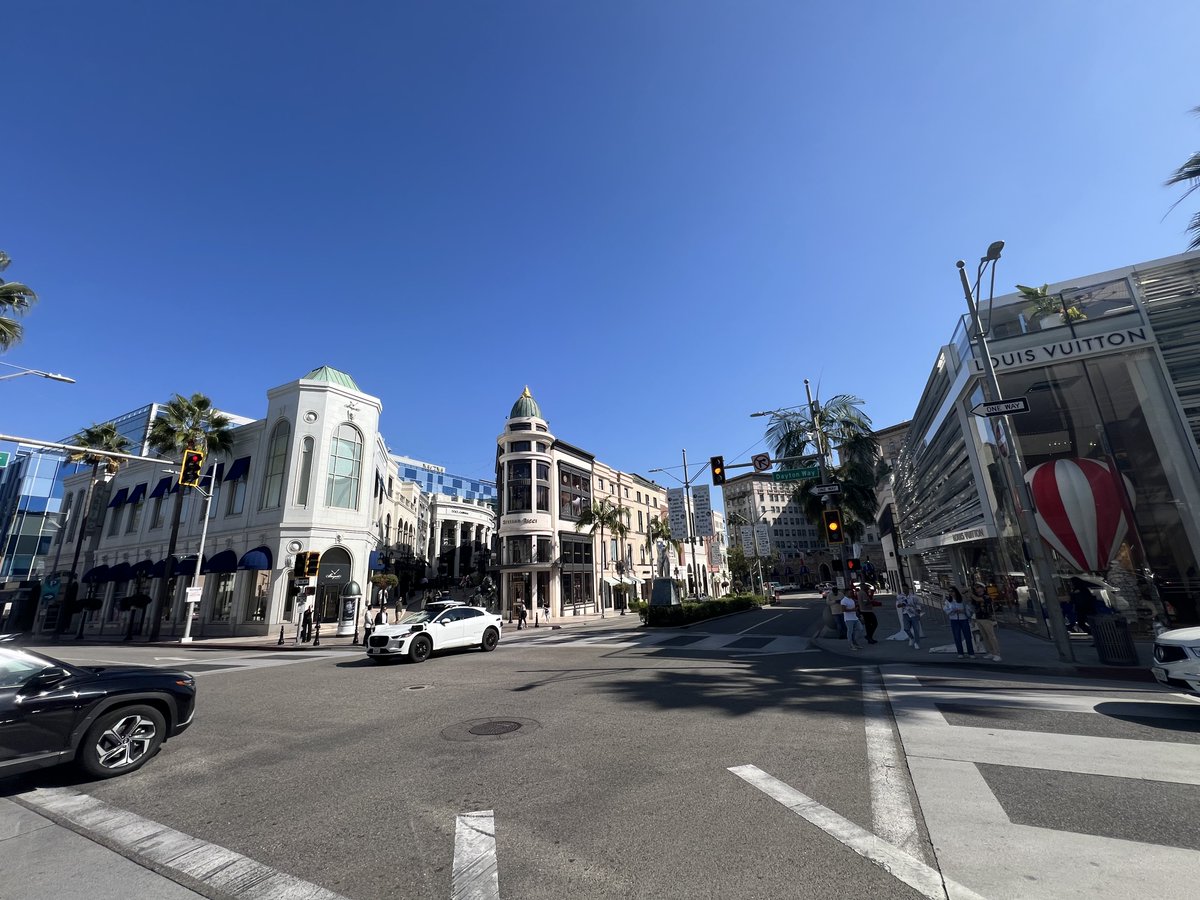 Bob 89219 en Beverly Hills 90210.