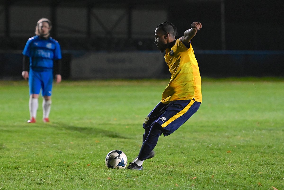 Thank you to <a href="/WessexLeague/">Velocity Wessex League</a> Division One side <a href="/official_FGFC/">Frimley Green FC</a>  for hosting us on Tuesday (28 Oct) in a mid-season friendly at The Recreation Ground.

Dial won 3-1, thanks to goals from Danny Taylor, Charlie Marshall and Michael Burton (pen) 👏