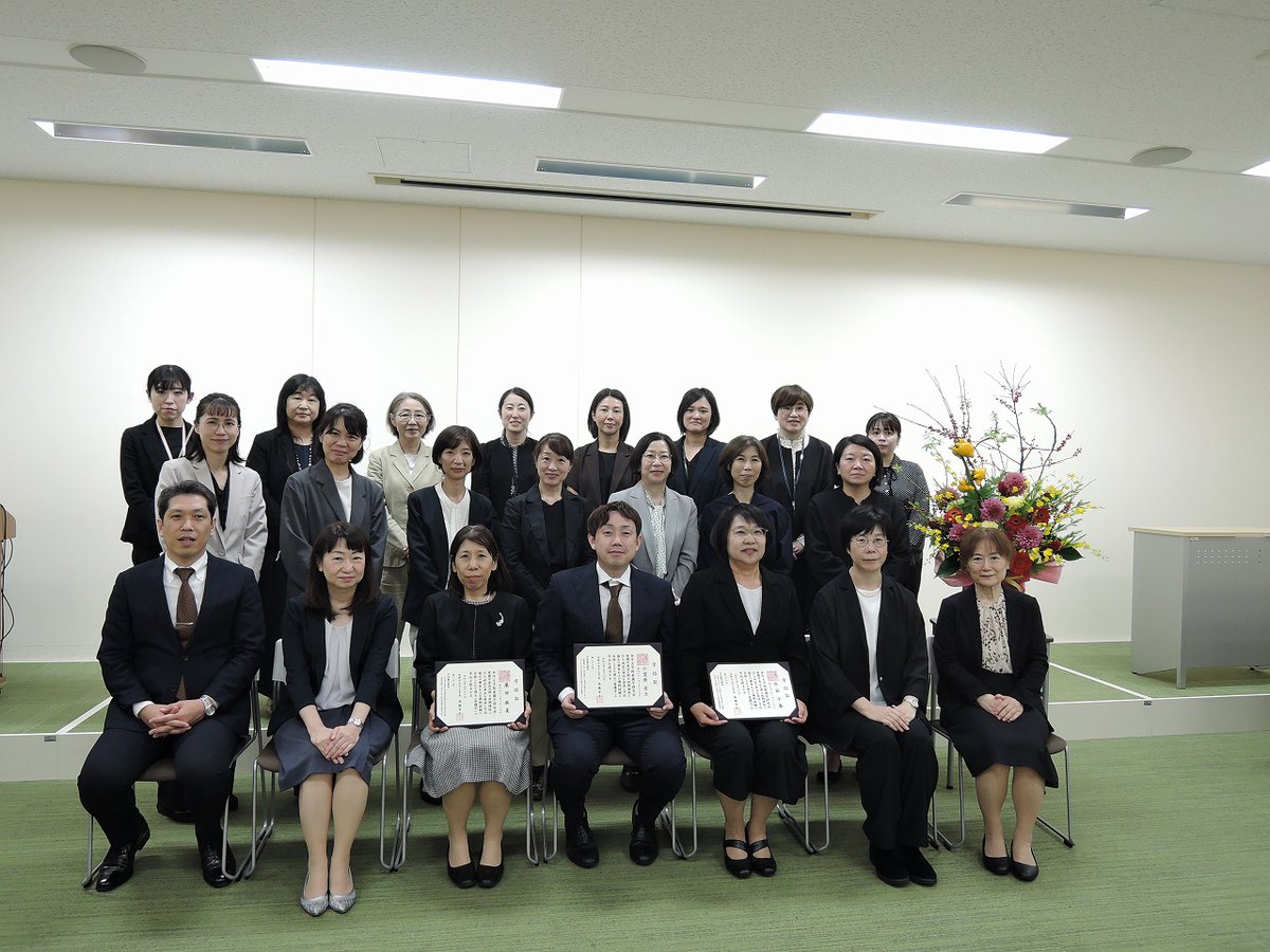 mwu_nursing's tweet photo. 看護学研究科にて前期の博士後期課程を修了された3名の皆様の学位授与式が行われました。
博士後期課程はひとつのプロセスに過ぎません。今後も、看護学の発展のため、ぜひコツコツと研究を進めていきましょう。
今後のご活躍を心から応援しております！ https://t.co/vwlabbSWhx