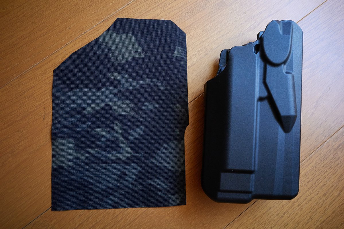 ikeura's tweet photo. 生地が手に入ったので自分でラッピングしてみた。

#safariland #holster #MCB 
#サファリランド #ホルスター #マルチカムブラック https://t.co/EBsBWgGGhQ