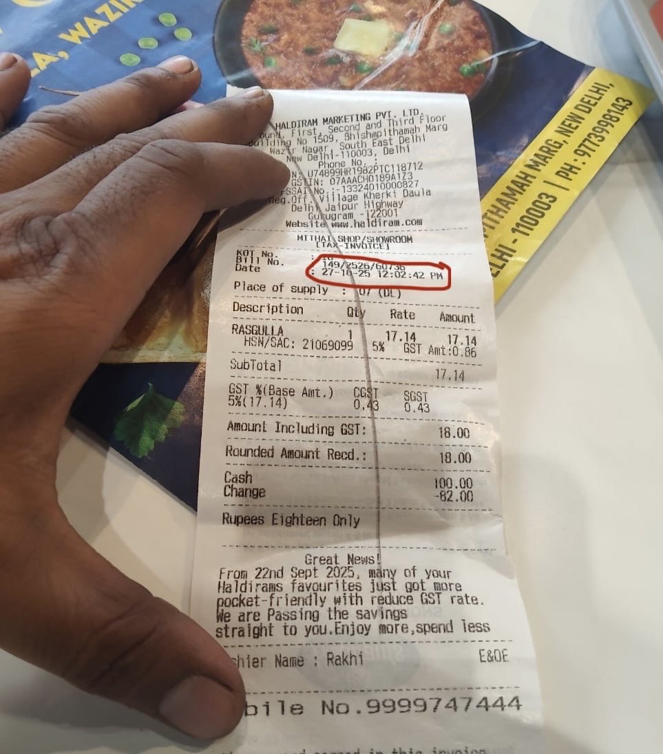 मध्य ज़ोन के कोटला मुबारकपुर में बिना लाइसेंस चल रहा हल्दीराम रेस्टोरेंट दो महीने में सील हुआ और महज़ 08 घंटे में डी-सील हो गया!

रेस्टोरेंट संचालक ने बांड भरा और शपथपत्र दिया कि वह बिना लाइसेंस कारोबार नहीं करेगा।

लेकिन हकीकत यह है कि सील खुलते ही फिर से बिना लाइसेंस कारोबार