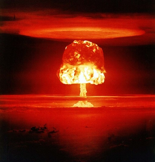 #AusAllenWelten: 
Russlands Atomwaffen – eine tickende Zeitbombe?
Russlands Atomwaffen gelten als die größte Bedrohung des Westens. Doch was, wenn das Arsenal längst veraltet, unterfinanziert und technisch marode ist? 
Während der Kreml mit nuklearer Abschreckung droht, zeigt ein