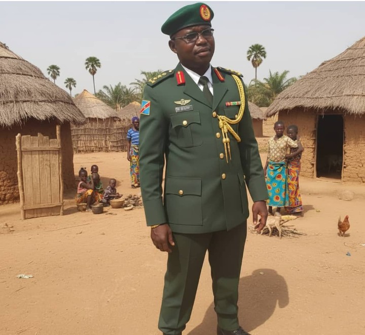 #ITURI #RDC

Le chef d’état-major général de la CRP lance un message pathétique aux FARDC : venez rejoindre la CRP au lieu de vous faire tuer pour protéger ce régime de jouisseurs et de bandits. Ce régime est partant d’ici 2026, dès le début de l’année.  
La CRP est pour tous les