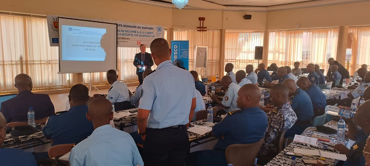 IrebeFM's tweet image. 🌍💬 Renforcement de la liberté d’expression : l’UNESCO et le #Burundi unissent leurs forces pour la sécurité des journalistes 🇧🇮

L’ @UNESCO, en partenariat avec le @MininterInfosBi, a lancé une formation nationale destinée aux forces de sécurité sur la #LibertéExpression et la…
