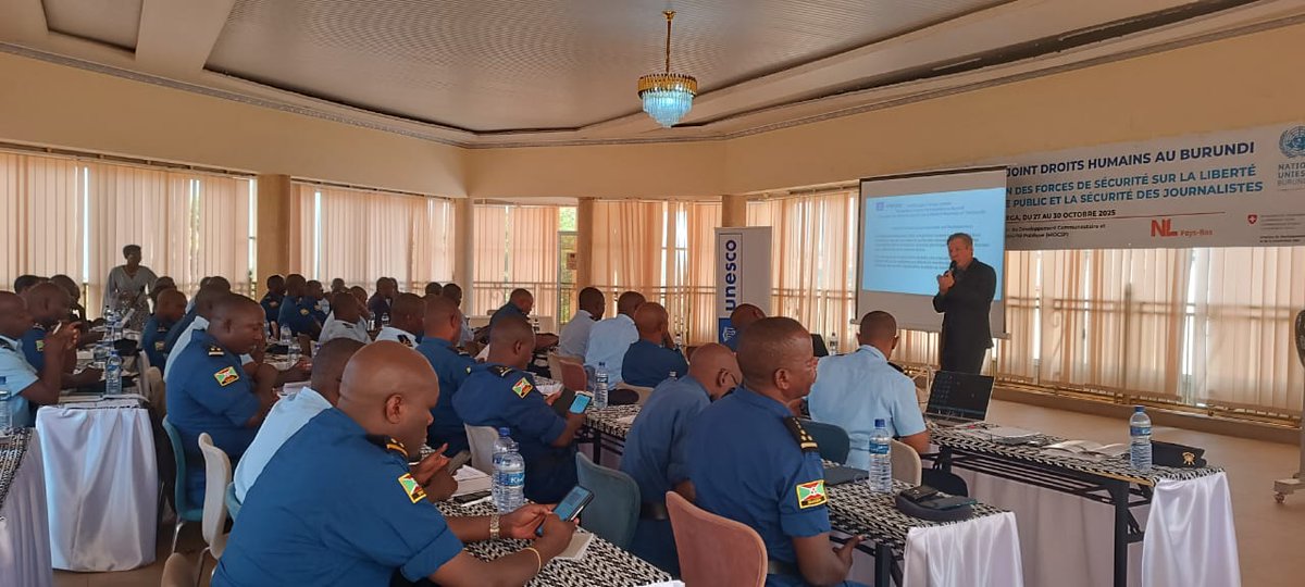 IrebeFM's tweet image. 🌍💬 Renforcement de la liberté d’expression : l’UNESCO et le #Burundi unissent leurs forces pour la sécurité des journalistes 🇧🇮

L’ @UNESCO, en partenariat avec le @MininterInfosBi, a lancé une formation nationale destinée aux forces de sécurité sur la #LibertéExpression et la…