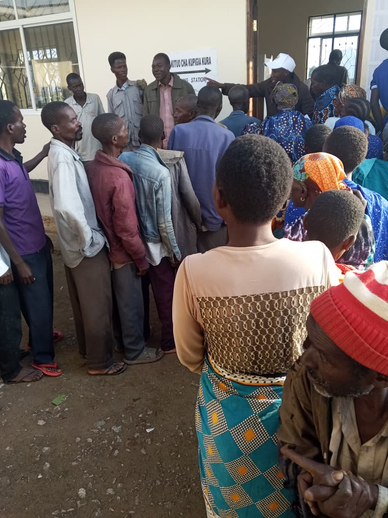 Wapi kura Jimbo la Busanda <a href="/salim_alkhasas/">Salim Alkhasas</a> <a href="/Eric__Bernard/">MR BEN</a> 

Wana Busanda hawana utani kwenye kupiga kura.