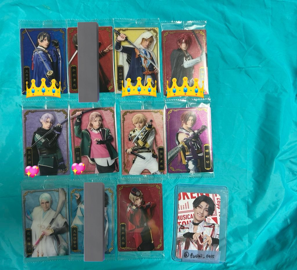 fusimi_0415's tweet photo. 交換・譲渡 ミュージカル刀剣乱舞 刀ミュ 十周年記念 ツインウエハース

譲→三日月 山姥切国広 後家 五月雨 村雲 物吉 蜻蛉切 巴 日向

求→肥前＞大包平 清麿＞松井
or定価＋送料

郵送での交換のみ
👑は肥前との交換優先
💖は交換優先
まとめての交換優先

検索からでもお気軽にお声掛けください https://t.co/0r4SVZNg7z