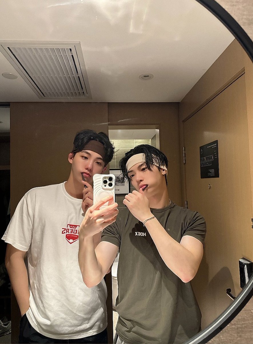 Lty_164's tweet photo. คู่ชิปกูคือใกล้เคียงกับคำว่าคู่จริงสุดๆ ไม่ประกาศแต่ก็ไม่ได้แอบ เออ เริ่ดด!!

#hangyeom #jungha #JazzforTwo https://t.co/JJkcOn3hiD