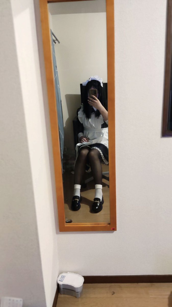 tangshuiduohed2's tweet photo. 有粉丝要我图里的鞋子就邮给他了
结果到了就被搞成这样，还发了视频给我。

这量有点夸张了
#黑丝 #jk #伪娘 #sissy #制服鞋 #打胶射鞋 https://t.co/XwJv2f1jRu
