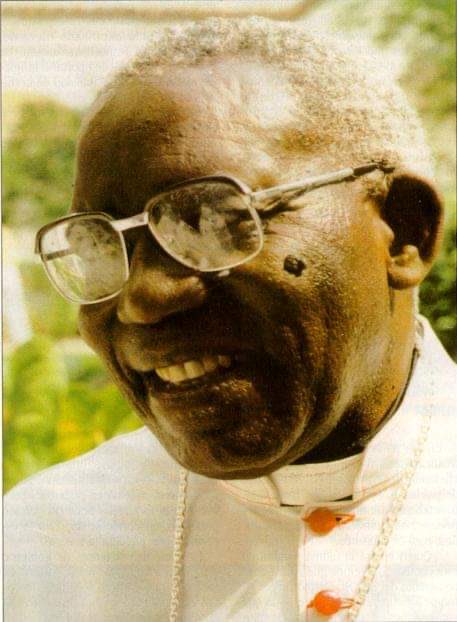 🇨🇩 Il y a 29 ans, le 29 octobre 1996, Mgr Christophe Munzihirwa, SJ, archevêque de Bukavu, était assassiné pour avoir défendu la vérité, la justice, protégé les plus faibles et plaidé pour une paix durable dans les Grands Lacs.
Son témoignage de foi continue d’inspirer.✝️🙏🏽
#AMDG
