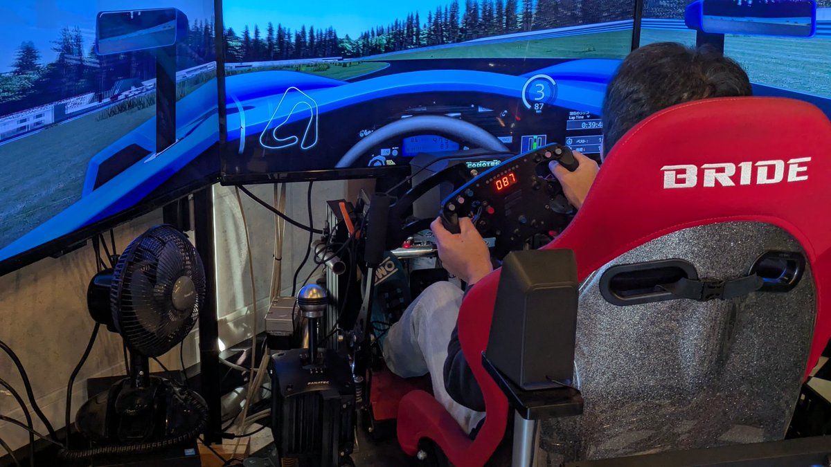 rss_REAL_DRIVE's tweet image. 今日も元気営業中🏎️
今日も実車走行前のレーシングシミュレータートレニングでご利用頂いております。
袖ヶ浦フォレストウェイのライセンスを取得して実車でで走行前にコースのイメージを叩きこみます😁