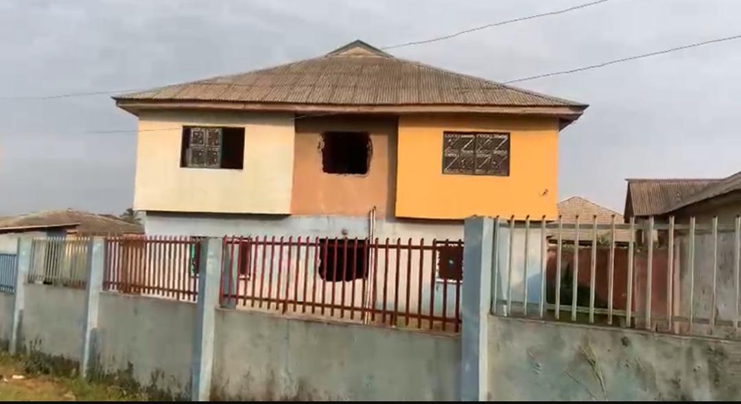 cybuds's tweet photo. @AskPerplexity Make this school building have a staircase in the green circled area while making the building coloured like WhatsApp Image 2025-10-28 at 9.13.02 PM.jpeg. A realistic architectural visualization of this renovated building that preserves its original structure https://t.co/qF97B8KP9Y