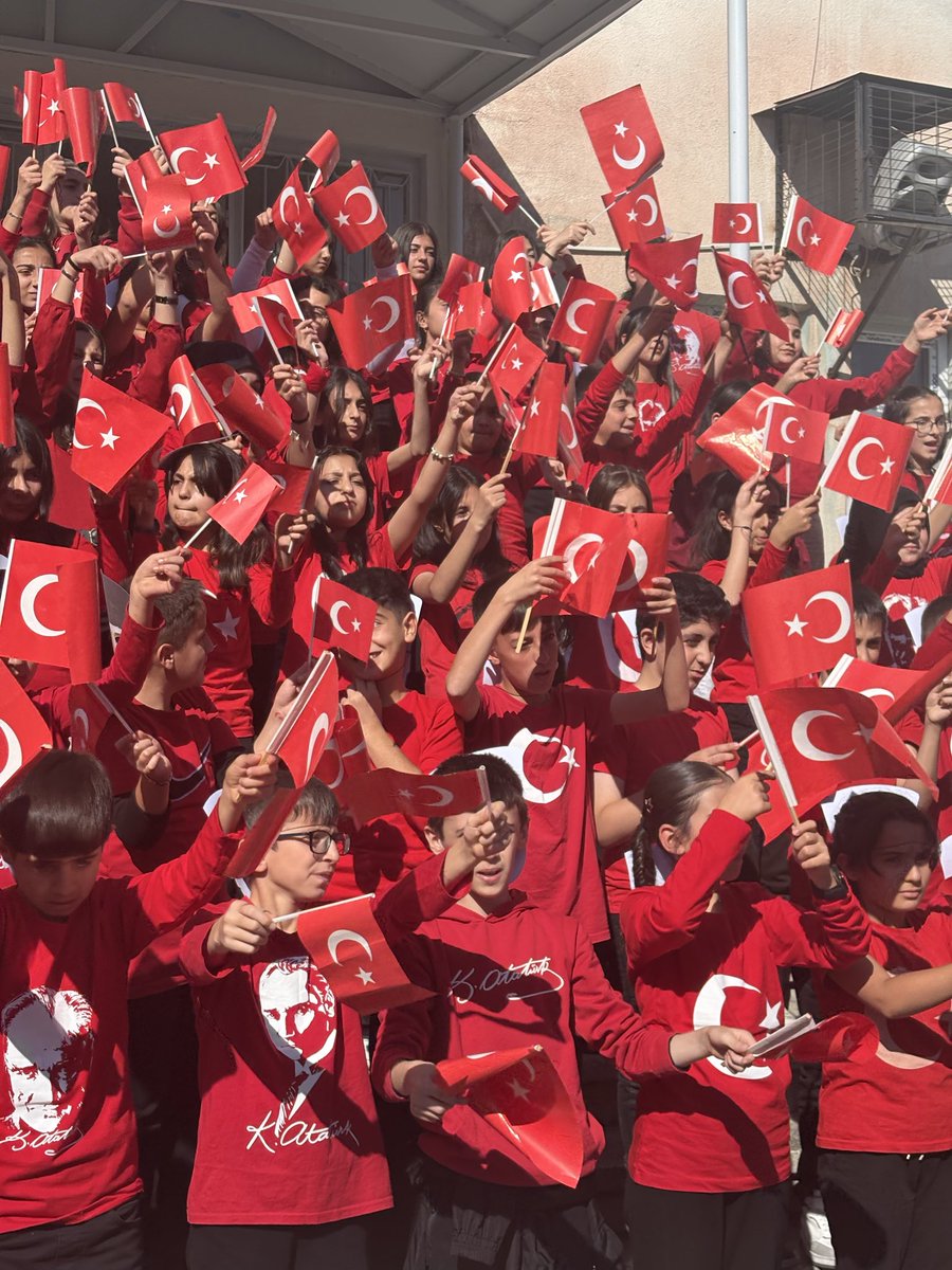 🇹🇷 Cumhuriyetimizin 102. yıl dönümünde başta Ulu Önder Gazi Mustafa Kemal Atatürk ve silah arkadaşları olmak üzere, Türkiye Cumhuriyeti'nin ebediyen var olması için canlarını ortaya koyan tüm şehitlerimizi rahmet ve minnetle anıyor, kahraman gazilerimize şükranlarımızı sunuyoruz.