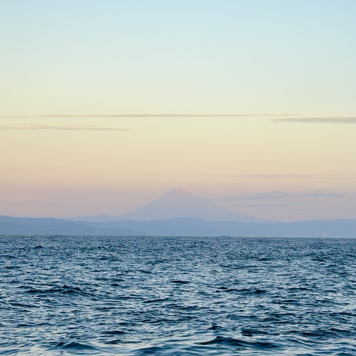 友達と伊豆大島行ってきた。天気良くて楽しかった。