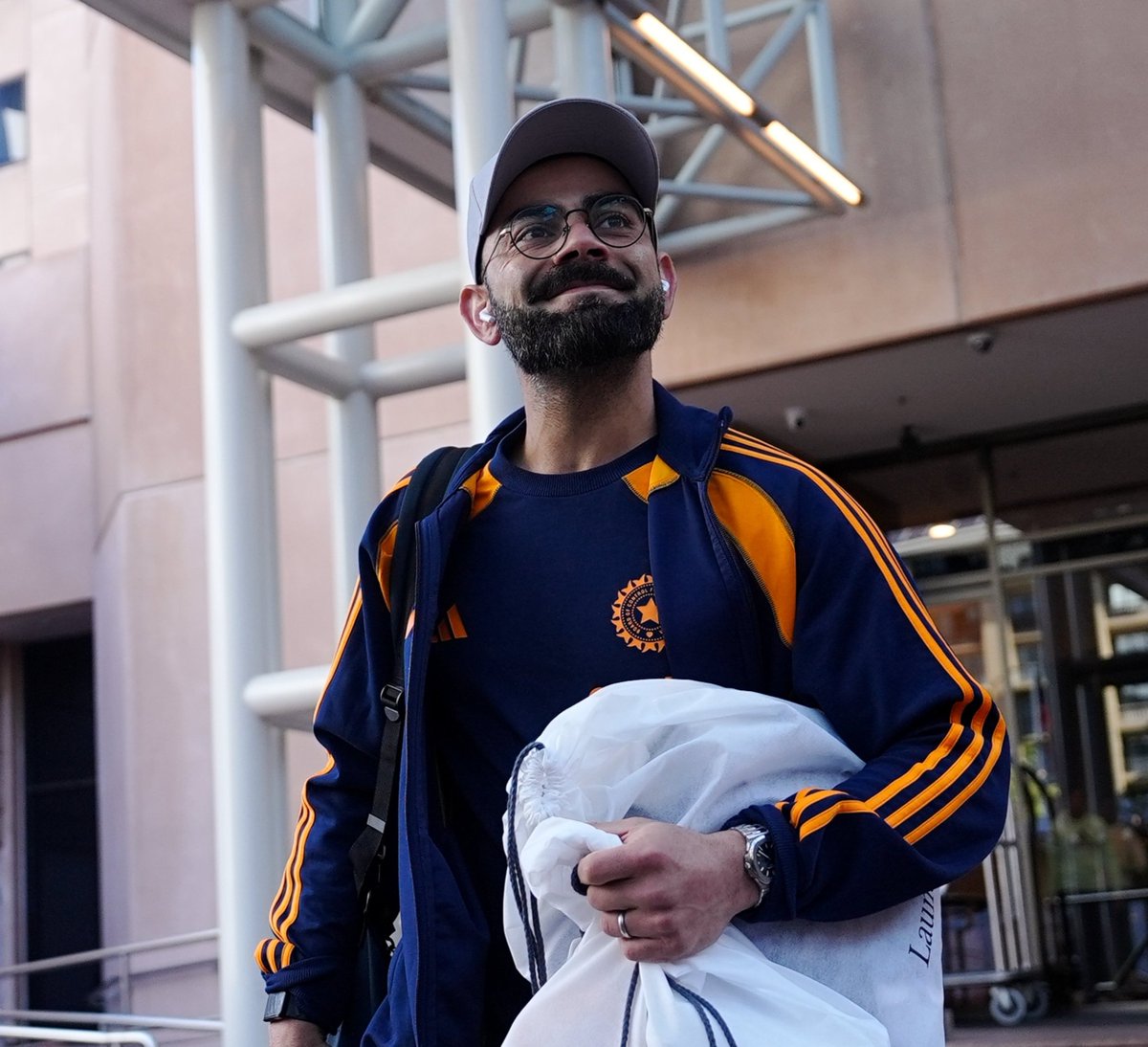 Adityakrsaha's tweet photo. In the ongoing ODI series, Williamson scored a total of 21 runs whereas Root scored a total of 27 runs. 🥱

Smith is already retired from ODI Cricket. 🏃‍♀️ 

Meanwhile, Kohli made 74* while chasing in his last ODI match. 🔝 https://t.co/WtiWXRazG6