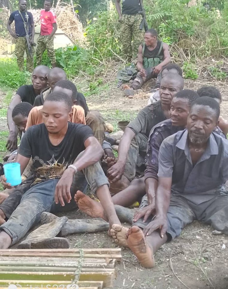 sergesindani01's tweet image. 🔴#RDC URGENT — Poursuivant les terroristes islamistes de l'#ADF /#MTM, auteurs de la dernière tentative de pillage du Centre de Santé de Malunguma à l'ouest de Mangurejipa, au Nord-Kivu, la coalition #FARDC-#UPDF a libéré hier mardi 28 octobre deux ( 2 ) otages et récupéré six (