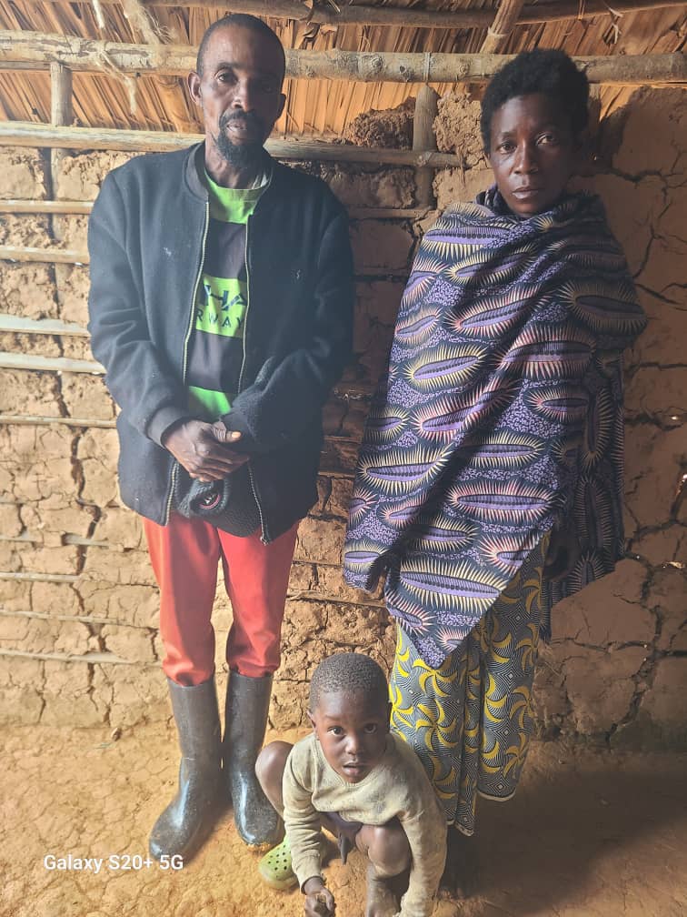 sergesindani01's tweet image. 🔴#RDC URGENT — Poursuivant les terroristes islamistes de l'#ADF /#MTM, auteurs de la dernière tentative de pillage du Centre de Santé de Malunguma à l'ouest de Mangurejipa, au Nord-Kivu, la coalition #FARDC-#UPDF a libéré hier mardi 28 octobre deux ( 2 ) otages et récupéré six (