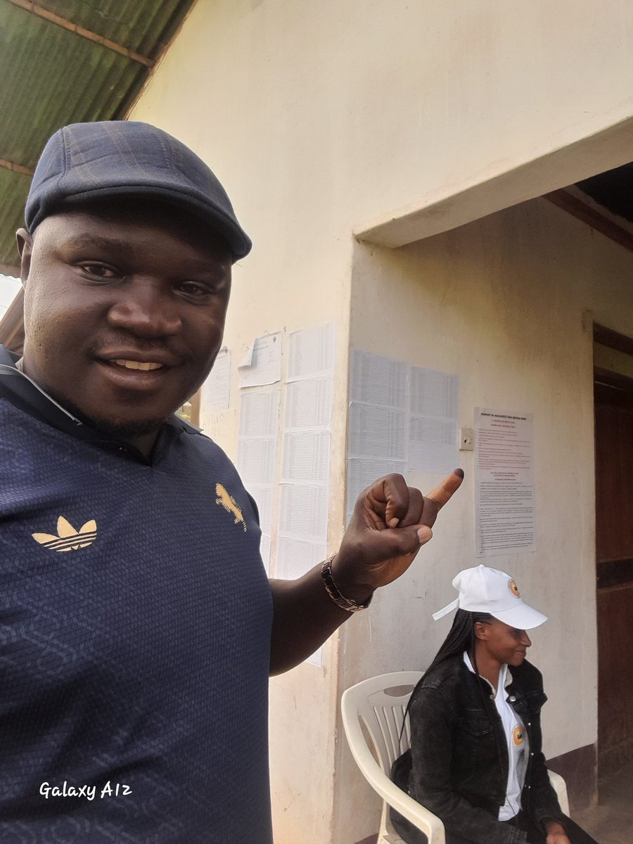 Kwa mara ya kwanza ninajipost hapa nikiwa nimemaliza KUTIKI kwa Rais, Dk Samia Suluhu Hassan (CCM) Mbunge Kafiti W. Kafiti (CCM) na Diwani Revocatus Lukonge (CCM)

Kila mtu anayeaminika ayaishi maneno yake. Sisi wa Oktoba Tunatick✅✅✅🎷 na barabara ni nyeupeeeeee!!!