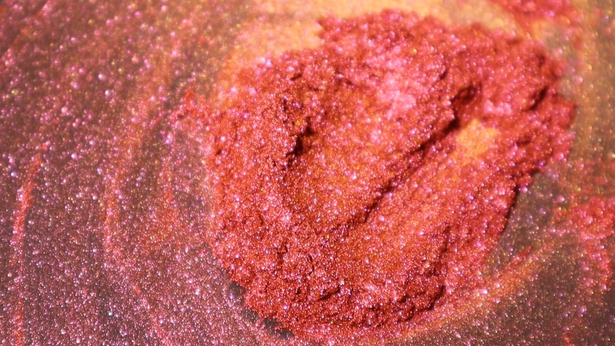 ColorayCosmetic's tweet image. Titanium-free innovation: The metallic color-changing series uses titanium-free multi-layer coating technology to achieve a super strong metallic shimmering luster and a magical color-reflecting effect that changes with the angle of view. #coloray #pigment