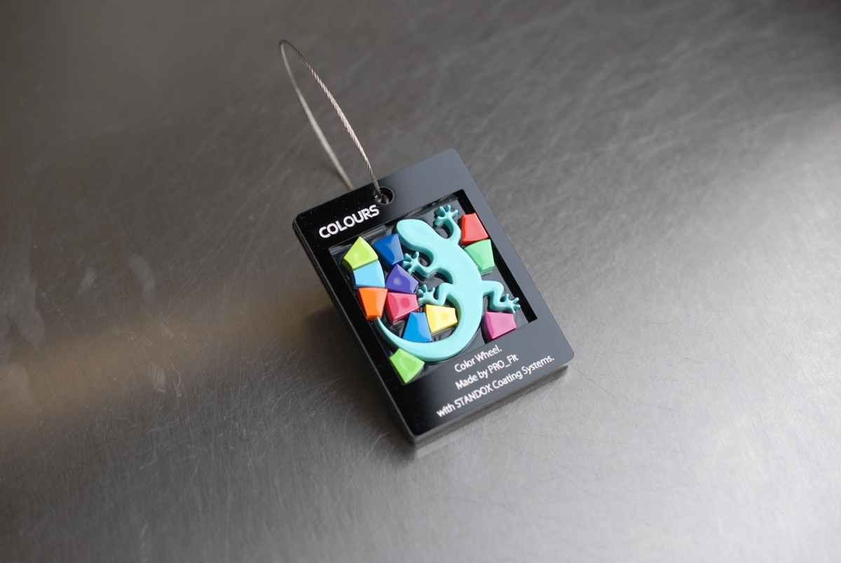 Takahata_P's tweet image. ヤモリ型色見本用キーホルダーを１名様にプレゼント！    

以前作成したプロトタイプです。
色相環12色＋ヤモリはブガッティのティファニーグリーンを塗装しています。

・当アカウントをフォロー
・このツイートをリポスト

締切は一週間くらいを予定しています。宜しければご参加下さいませ🥰