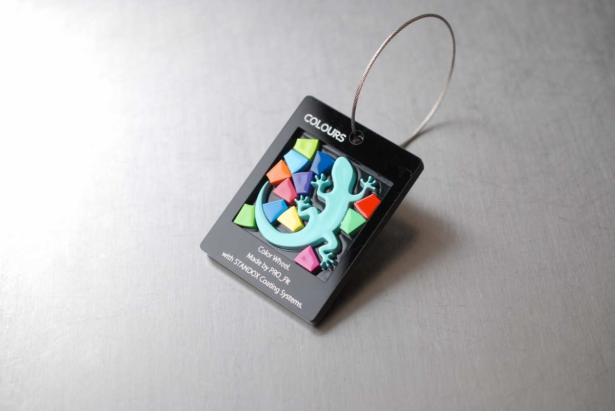 Takahata_P's tweet image. ヤモリ型色見本用キーホルダーを１名様にプレゼント！    

以前作成したプロトタイプです。
色相環12色＋ヤモリはブガッティのティファニーグリーンを塗装しています。

・当アカウントをフォロー
・このツイートをリポスト

締切は一週間くらいを予定しています。宜しければご参加下さいませ🥰