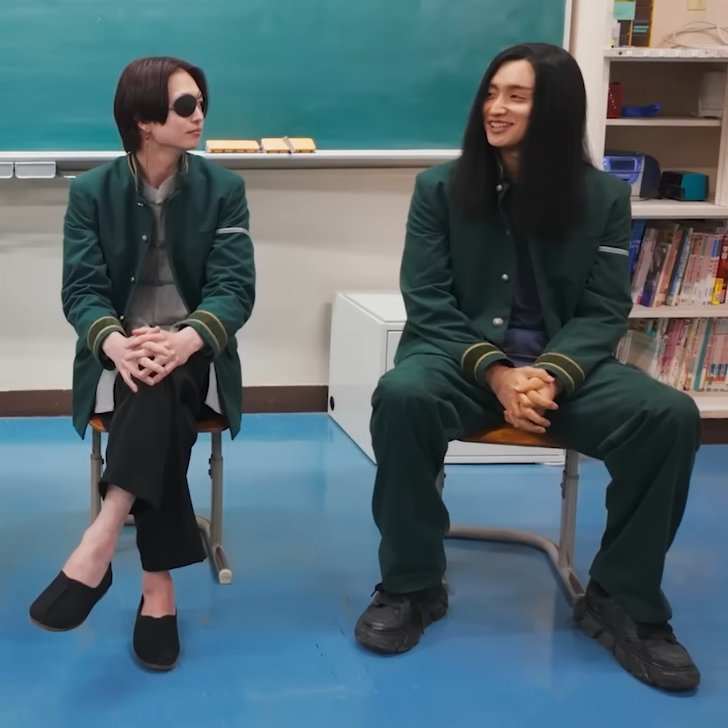 s6uheki's tweet photo. the way they're all sitting just in character 😭😭 https://t.co/pbtFKEr7oE