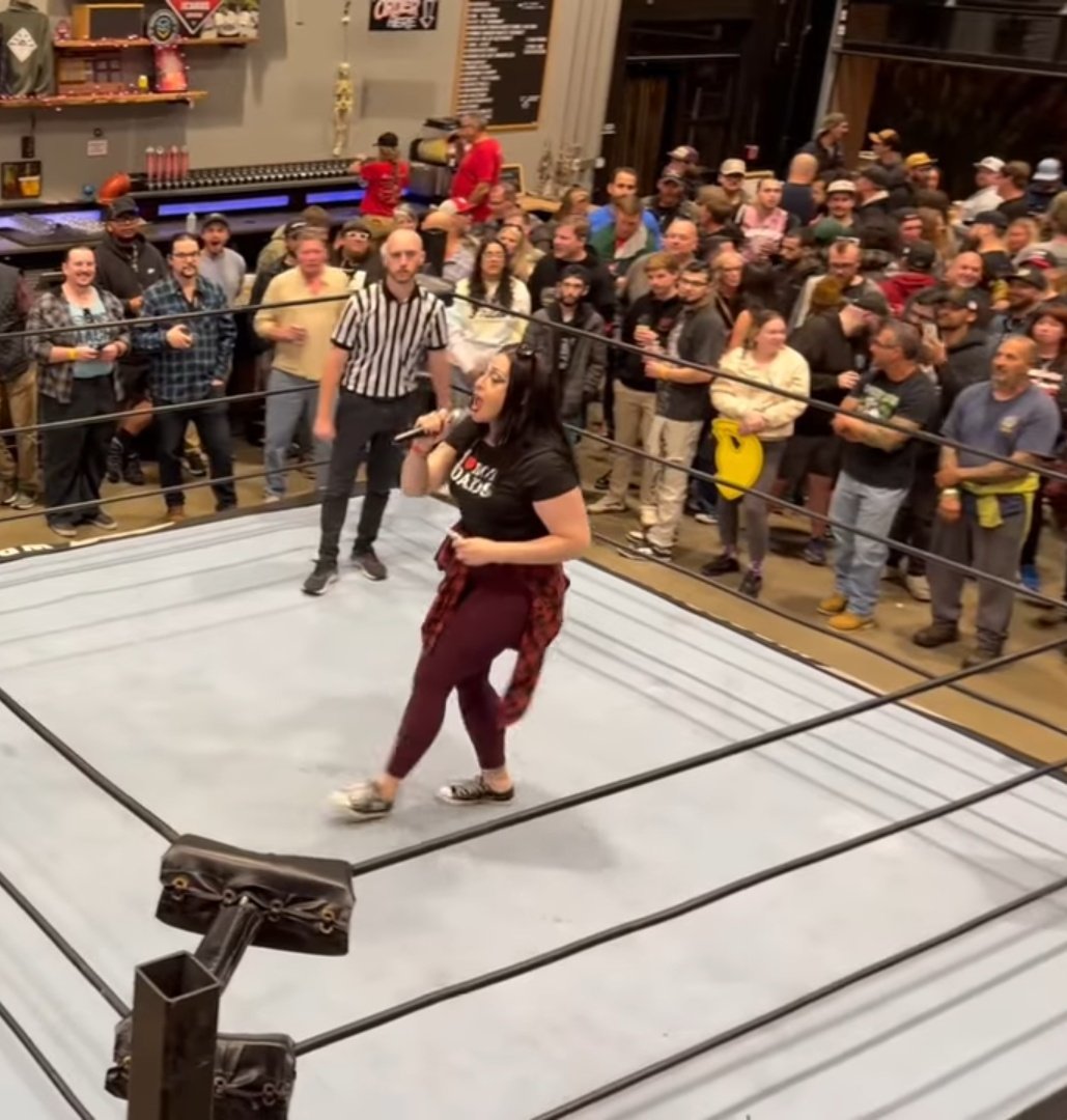 Daisy Murder (@daisydelamuerte) on Twitter photo See? There's me in <a href="/IcarusBrewing/">Icarus Brewing</a>  for <a href="/gtswuniverse/">#GTSUniverse</a> last week clearly ennounciating while looking cool as fuck 🤘🖤 #jerichocruise See? There's me in <a href="/IcarusBrewing/">Icarus Brewing</a>  for <a href="/gtswuniverse/">#GTSUniverse</a> last week clearly ennounciating while looking cool as fuck 🤘🖤 #jerichocruise