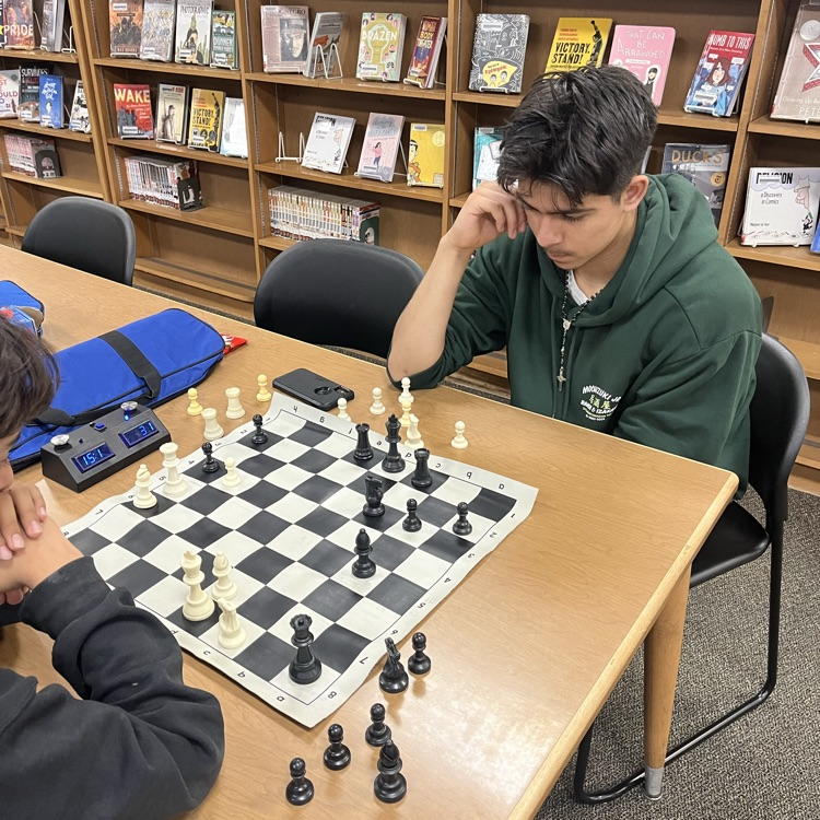 It was a clean sweep for the Reavis Chess Team tonight against Oak Lawn--our players were 26-0 across all boards! Congrats to all of the players, Head Coach Mike Jebens, and Assistant Coach Joe Carlini.