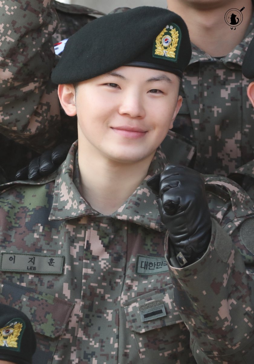 woozi_YJ's tweet image. 251029 수료식

☺️

#우지 #WOOZI #ウジ