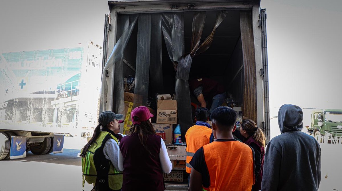 difhgo's tweet image. Agradecemos al IMSS por sumarse al centro de acopio del Sistema #DIFH, los víveres formarán parte de las despensas para las familias hidalguenses afectadas por las lluvias. 🍲🫶🏻🌟