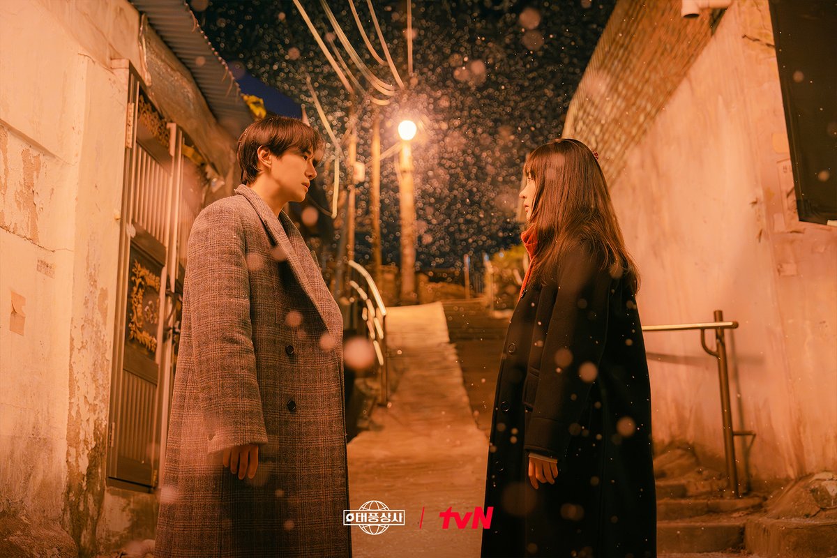 📺전 채널 동시간대 시청률 1위!
📺드라마와 출연자 화제성 1위⭐

태풍X미선 상사맨들의 로맨스에
설렘 지수와 화제성 동시에 급상승 중💓

[토일] 밤 9:10 방송ㅣtvN
#같이달려tvN #태풍상사 #Typhoonfamily