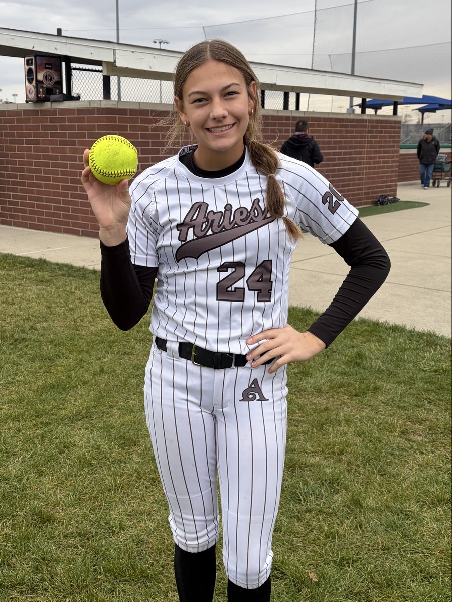 KarterPrice24's tweet photo. My Iowa Aries 16U National team finished 6-0 at The D1 Fastpitch Great LakesPremier Fall Showcase this past weekend. 

PITCHING:
13.2 IP
18 K’s
1 BB
ERA .512
BAA .167

BATTING:
Avg .500
1B- 6
2B- 1
3B- 1
HR- 1
RBI’s- 5 https://t.co/17NXfotUny