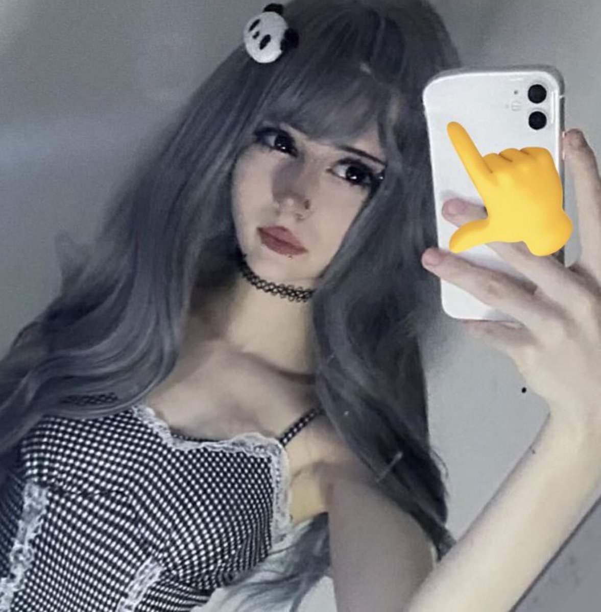 catchingcatfisz's tweet photo. posting abt someone else’s looks and weight when there’s pictures of you in blackface and what you post online isn’t even your actual face is insane.… https://t.co/q8awBwgBWr
