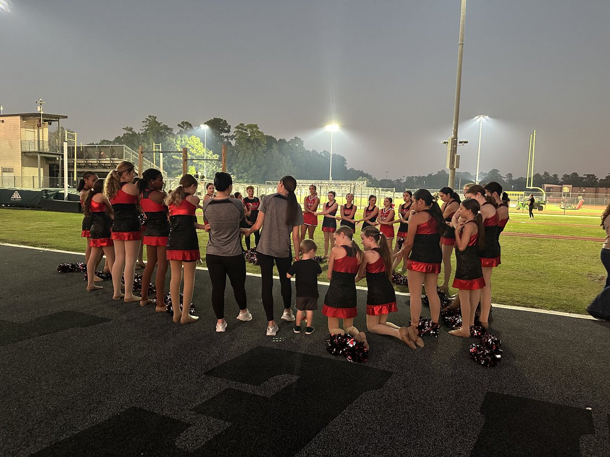 The behind the scenes you don't see!  👀  Pre performance circle up with some special words from Mrs. Liles' toddler 😂 My director heart loves these moments  #kmscougarpride