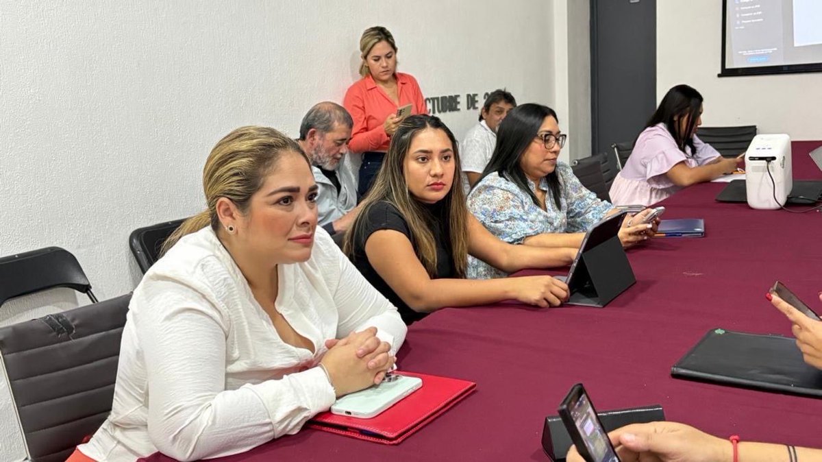 Sostuvimos una productiva reunión con las Comisiones de Mejora Regulatoria y Transparencia, junto a Seguridad Ciudadana, Tránsito, Protección Civil y Bomberos, para fortalecer los Consejos de Paz y Justicia Cívica y seguir construyendo una ciudad más segura, justa y cercana. 🫶🏻♥️