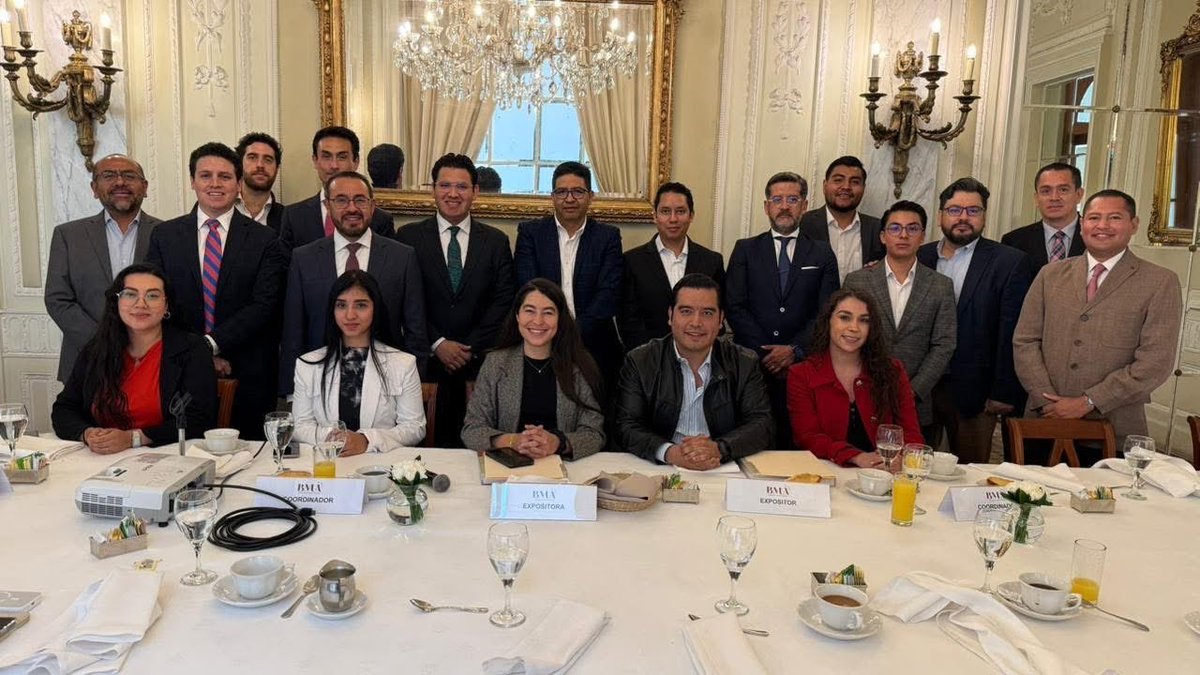 Axel_MotaR's tweet photo. Muchas gracias Secretaria @ManolaZabalza por compartir una brillante exposición en la @BMA_Abogados el día de hoy, su intervención fue sumamente enriquecedora y nos deja herramientas valiosas. 

Enhorabuena también al comité de jóvenes abogados. @gomez_avl https://t.co/vWmmCt5udM
